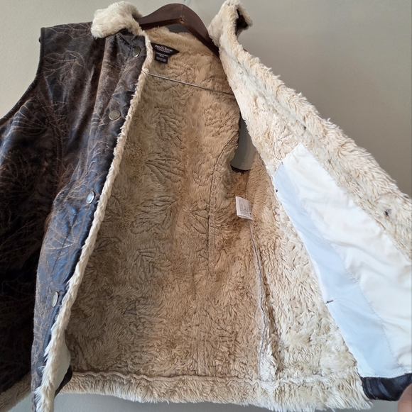 Woolrich Women's Faux Leather Leaf Print Distressed Sherpa Lined Vest Sz Medium - Picture 11 of 14